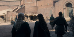 HouseOfTheDragon_3x02-QueensLanding_03508