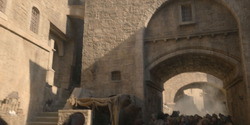 HouseOfTheDragon_3x02-QueensLanding_04264