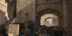 HouseOfTheDragon_3x02-QueensLanding_04265