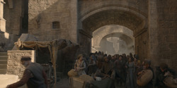 HouseOfTheDragon_3x02-QueensLanding_04266
