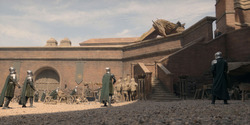 HouseOfTheDragon_3x02-QueensLanding_04388