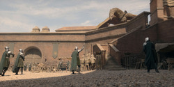 HouseOfTheDragon_3x02-QueensLanding_04390