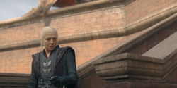HouseOfTheDragon_3x02-QueensLanding_04398
