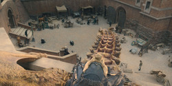 HouseOfTheDragon_3x02-QueensLanding_04405