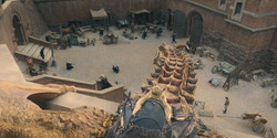 HouseOfTheDragon_3x02-QueensLanding_04406