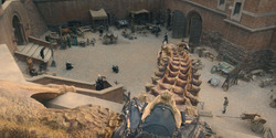 HouseOfTheDragon_3x02-QueensLanding_04408