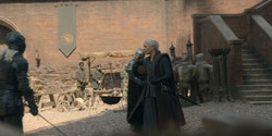 HouseOfTheDragon_3x02-QueensLanding_04419