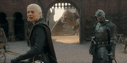 HouseOfTheDragon_3x02-QueensLanding_04431