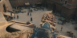 HouseOfTheDragon_3x02-QueensLanding_04442