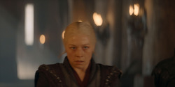 HouseOfTheDragon_3x02-QueensLanding_04588