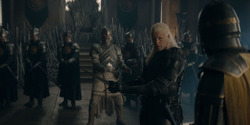 HouseOfTheDragon_3x02-QueensLanding_04768