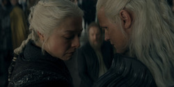HouseOfTheDragon_3x02-QueensLanding_05413