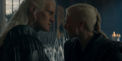 HouseOfTheDragon_3x02-QueensLanding_05415