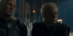 HouseOfTheDragon_3x02-QueensLanding_05469