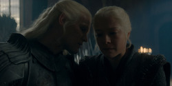 HouseOfTheDragon_3x02-QueensLanding_05485
