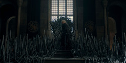 HouseOfTheDragon_3x02-QueensLanding_05695
