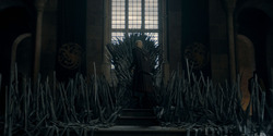 HouseOfTheDragon_3x02-QueensLanding_05697