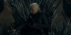 HouseOfTheDragon_3x02-QueensLanding_05715