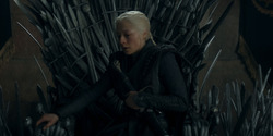 HouseOfTheDragon_3x02-QueensLanding_05720