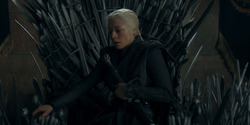 HouseOfTheDragon_3x02-QueensLanding_05721