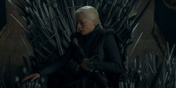 HouseOfTheDragon_3x02-QueensLanding_05722
