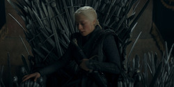 HouseOfTheDragon_3x02-QueensLanding_05724