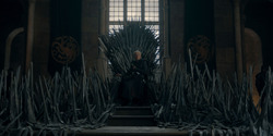 HouseOfTheDragon_3x02-QueensLanding_05775