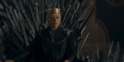HouseOfTheDragon_3x03-RhaenyraTriumphant_2552