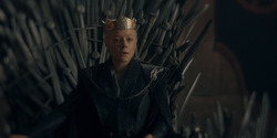 HouseOfTheDragon_3x03-RhaenyraTriumphant_2554