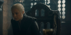 HouseOfTheDragon_3x05-UnbowedAndUnbent_1106