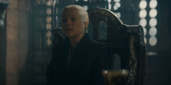 HouseOfTheDragon_3x05-UnbowedAndUnbent_1107