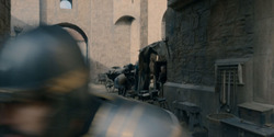 HouseOfTheDragon_3x05-UnbowedAndUnbent_1975